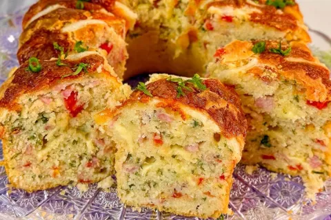 Bolo salgado super recheado e bem fofinho para o lanche da t