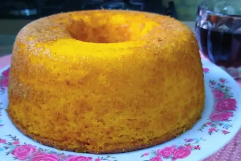 Bolo sem farinha de trigo e sem leite, bem úmido e fofinho f