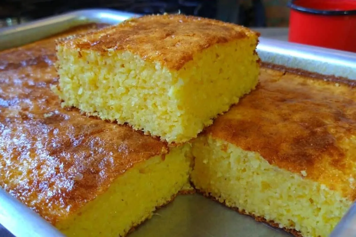 Bolo sem farinha de trigo feito no liquidificador, que fica