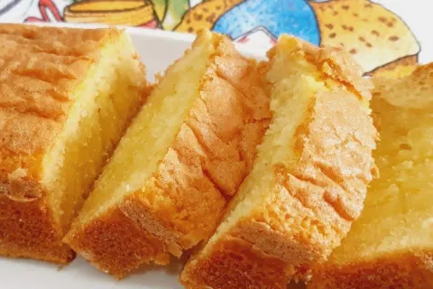 Bolo sem trigo e sem lactose feito com apenas dois ovos para