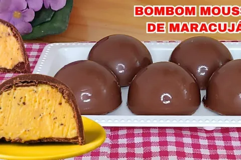 Bombom mousse de maracujá que combina o azedinho da fruta co