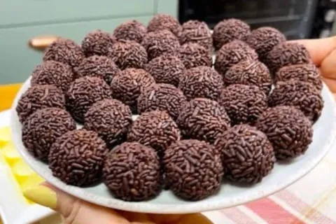 Brigadeiro de aniversário, um doce tradicional com um rendim