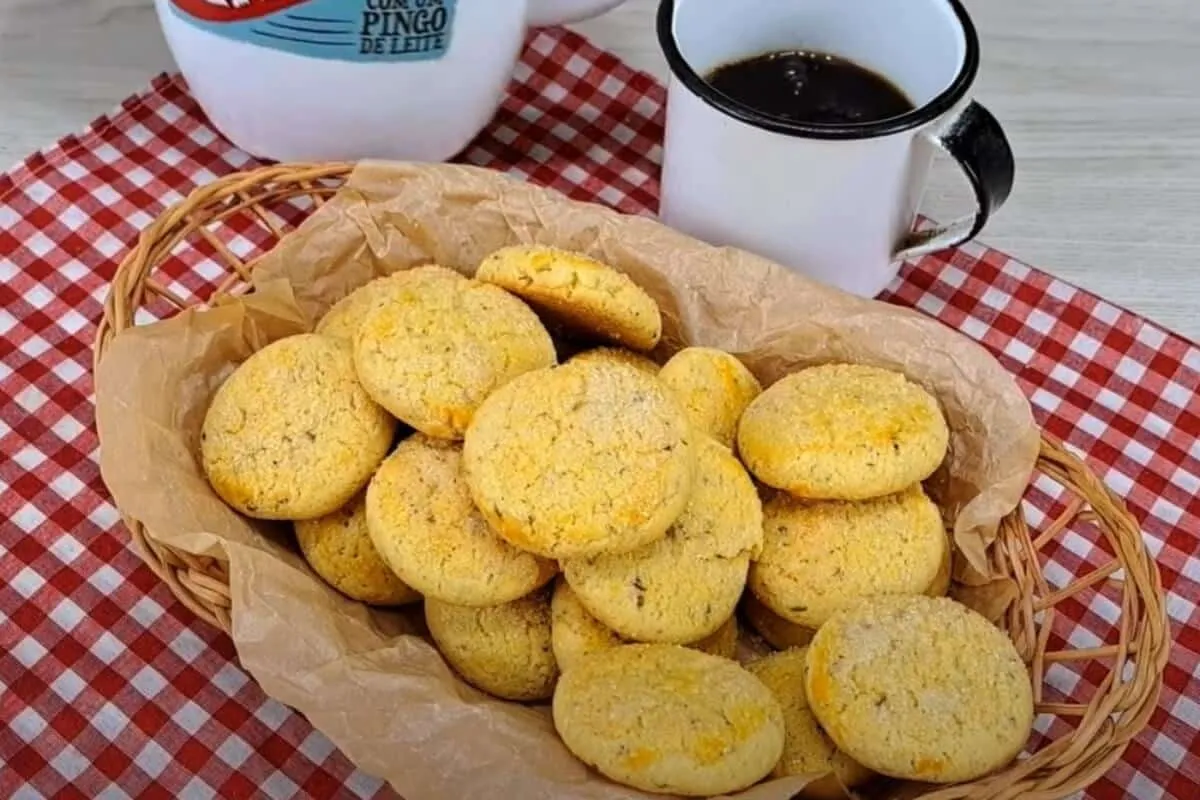 Broa de fubá com erva doce: derrete na boca, super fácil de