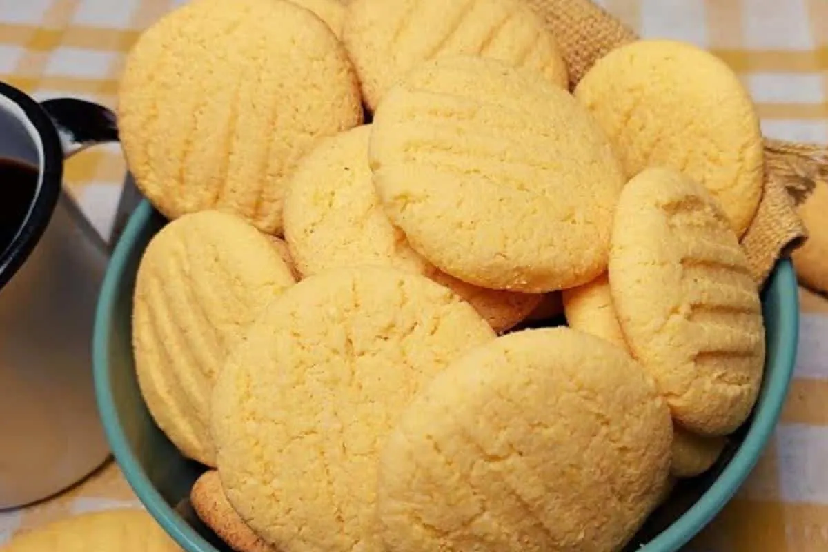 Broa de fubá crocante que não precisa adicionar farinha de t