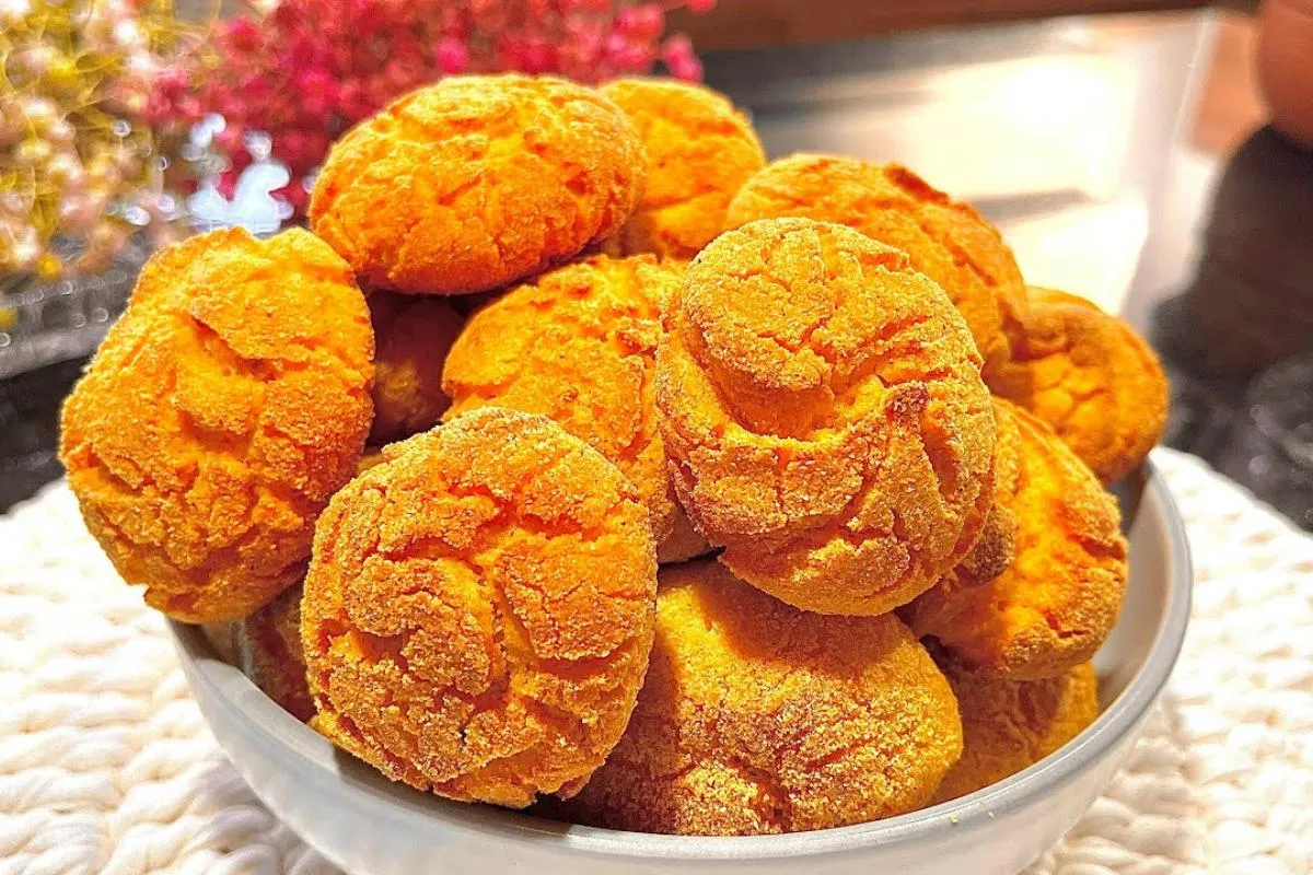 Broa de fubá da vovó perfeita e deliciosa para o chá da tard