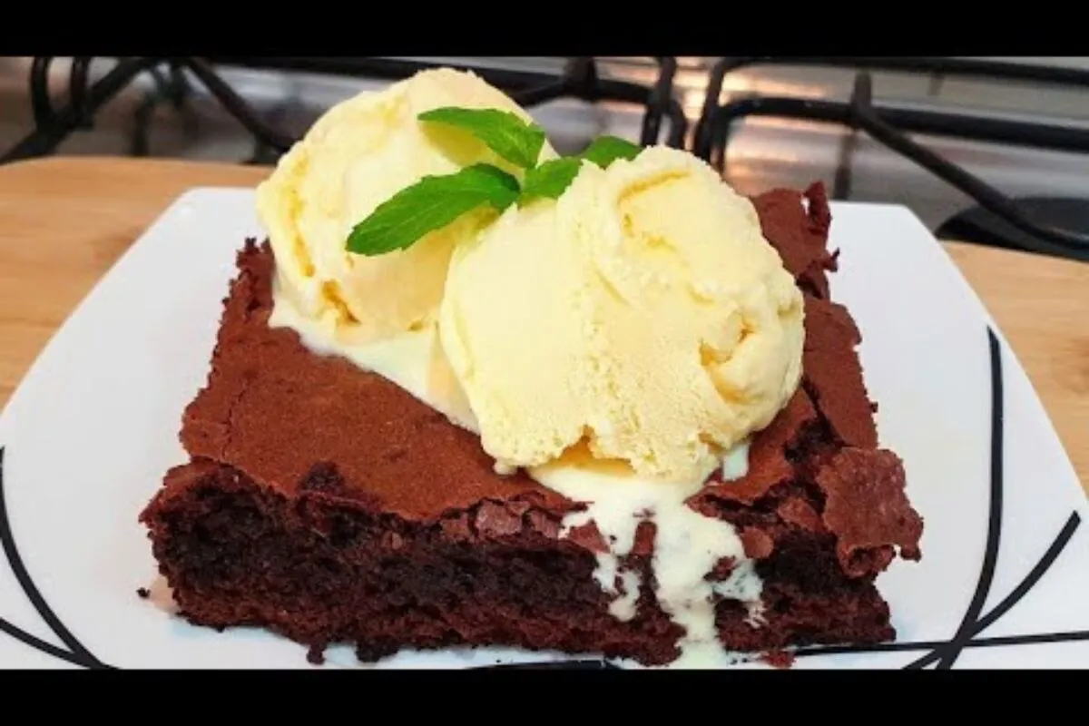 Brownie de chocolate : uma delícia molhadinha que fica com a