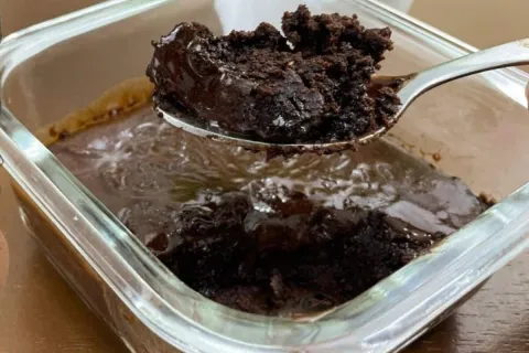 Brownie fit de pote, um doce saudável que fica pronto em ape
