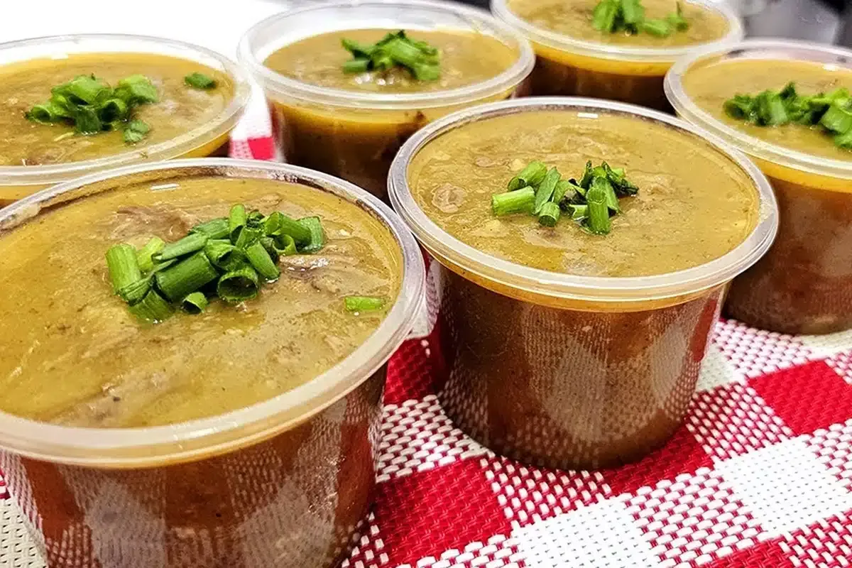 Caldo de carne com legumes: tão gostoso que você querer faze