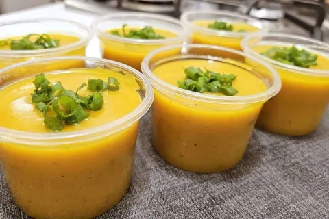 Caldo de legumes: com friozinho chegando essa receita faz o 