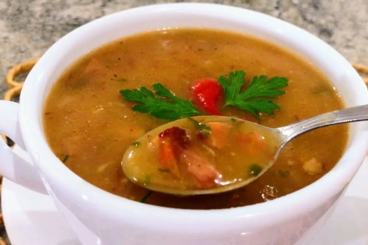 Caldo de mandioca com bacon e calabresa: uma receita cremosa