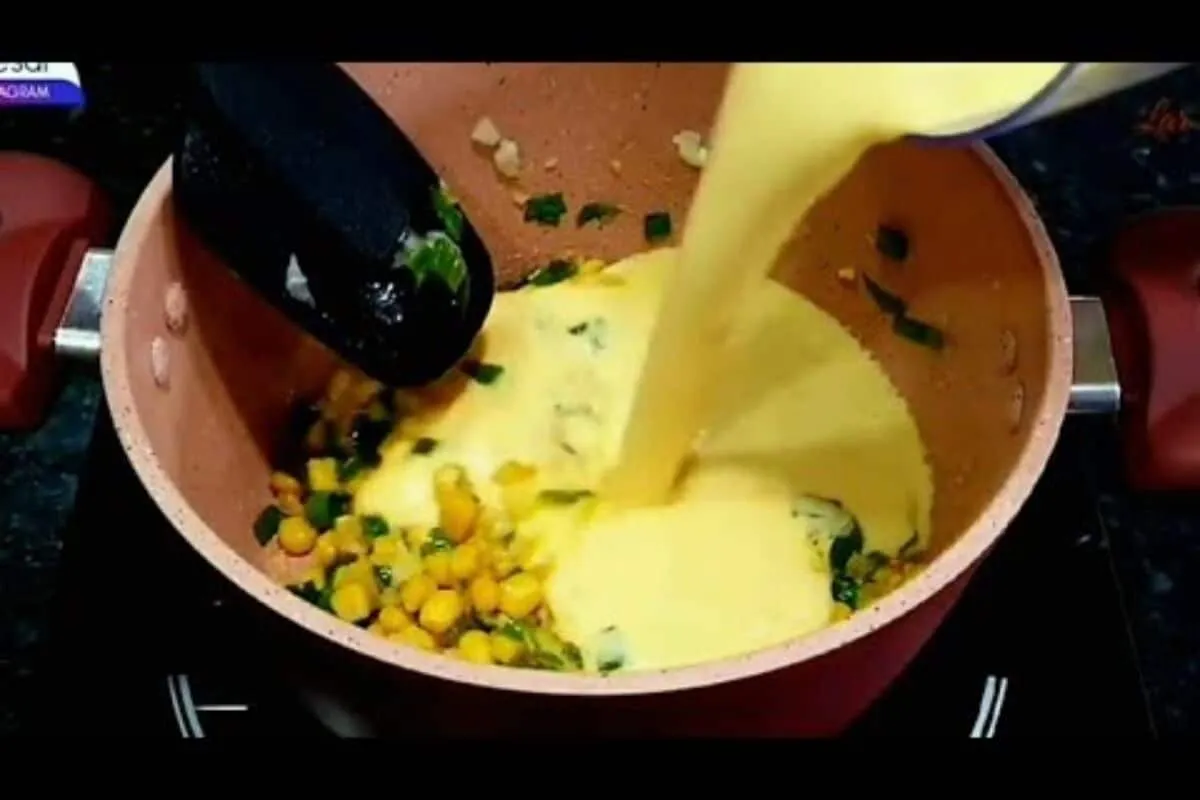 Caldo de milho quentinho e super cremoso: a melhor pedida pa