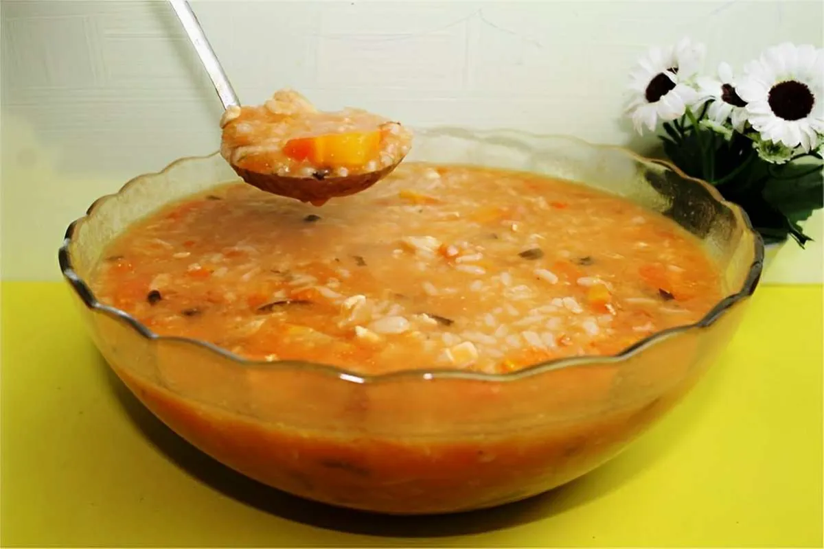 Canja de galinha simples fácil e saborosa perfeita para aque