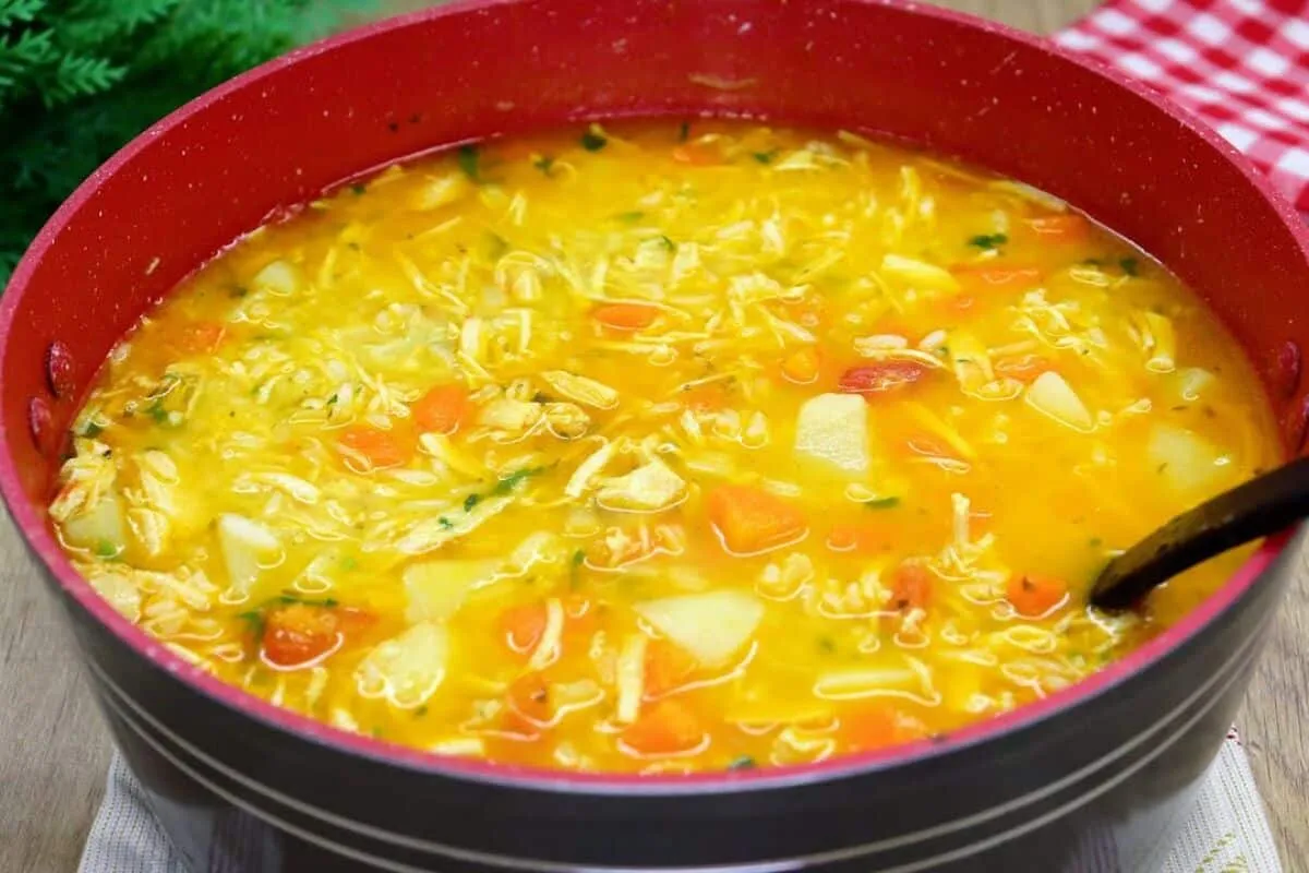 Canja de galinha, uma receita clássica de um jeito fácil, pa