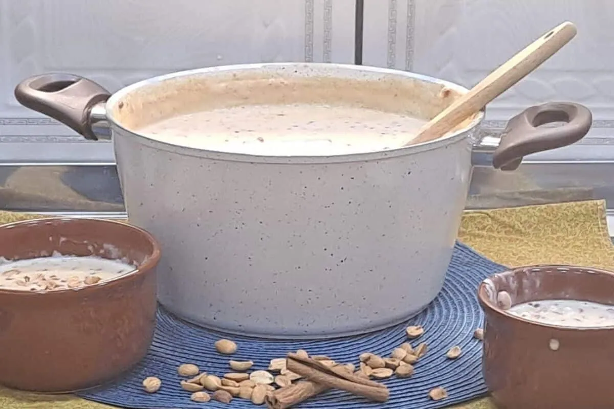 Canjica com amendoim bem cremosa, uma receita tradicional e