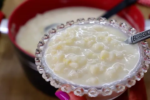 Canjica de leite condensado tradicional bem cremosa e saboro