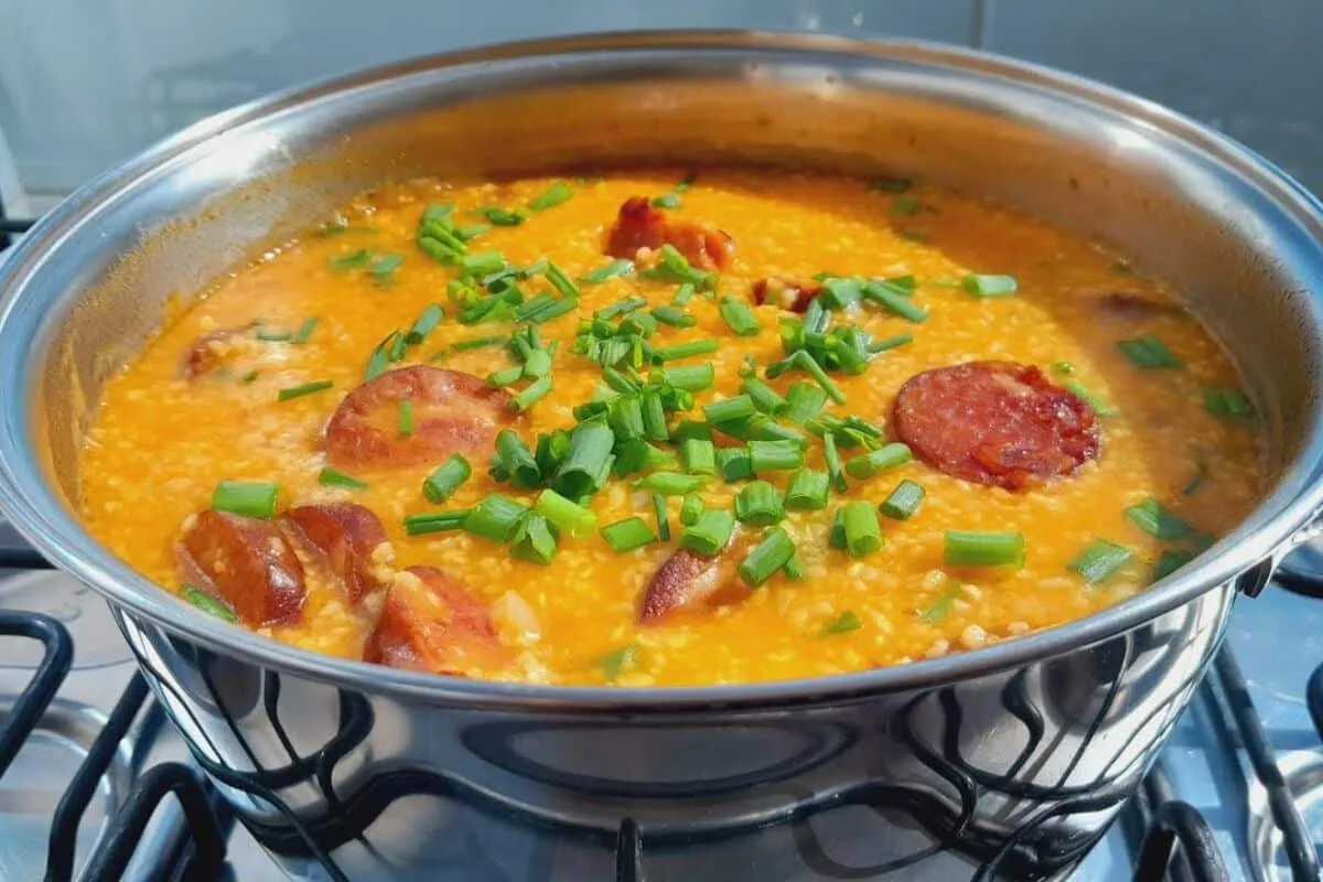 Canjiquinha com bacon e calabresa, um prato muito reconforta