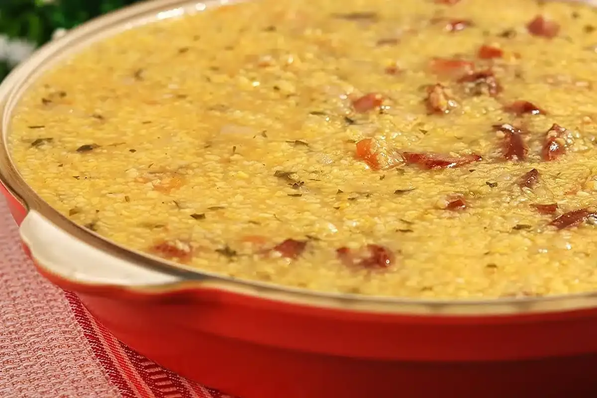 Canjiquinha com calabresa e bacon bem temperada e cremosa, u