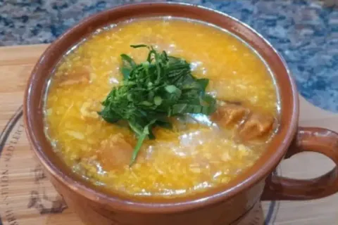 Canjiquinha com frango e bacon feita de um jeito simples e r