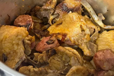 Carne assada de panela feita com bisteca de porco na pressão