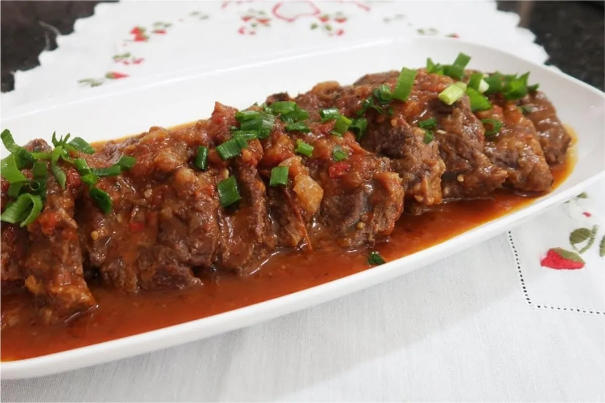 Carne de panela ao molho um prato barato e delicioso para co