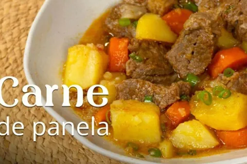 Carne de panela com legumes feita na pressão que desmancha n