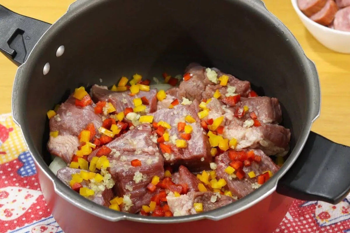 Carne de panela com um tempero secreto que deixa seu almoço