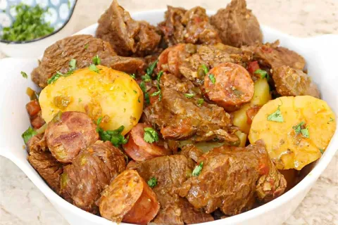 Carne de panela tão saborosa e macia que chega a desmanchar