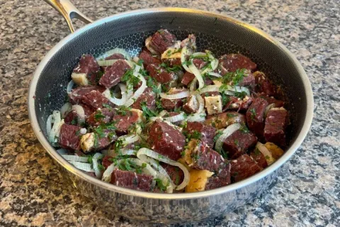 Carne de sol refogada com temperos especiais para um acompan