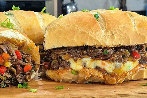 Carne louca suculenta e bem temperada para comer com pão igu