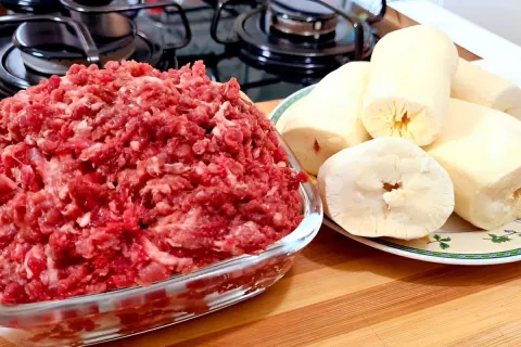 Carne moída com aipim uma combinação deliciosa perfeita para