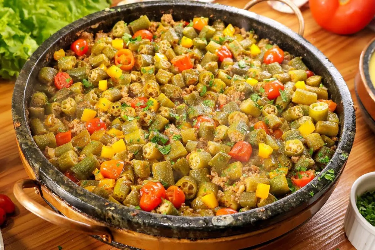 Carne moída com quiabo e angu à mineira: fácil e delicioso p