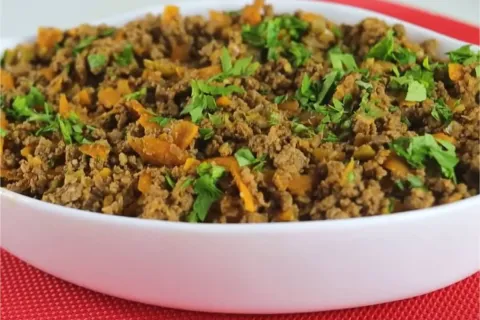 Carne moída especial: aprenda a fazer esse refogado que comb