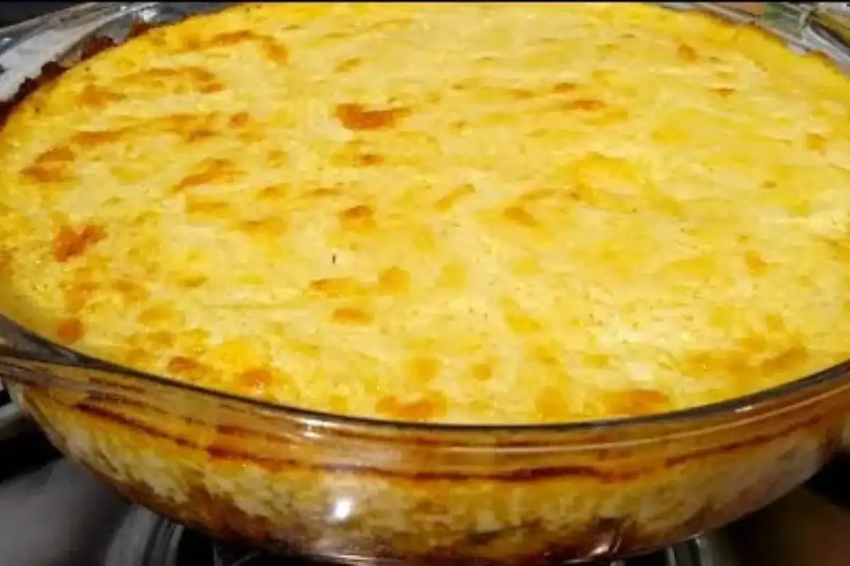 Carne moída gratinada ao creme de milho bem recheada e cober