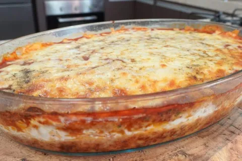 Carne moída recheada saborosa: prato principal para impressi