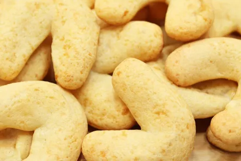 Chipa recheada fácil e rápida que rende muito e ainda pode s