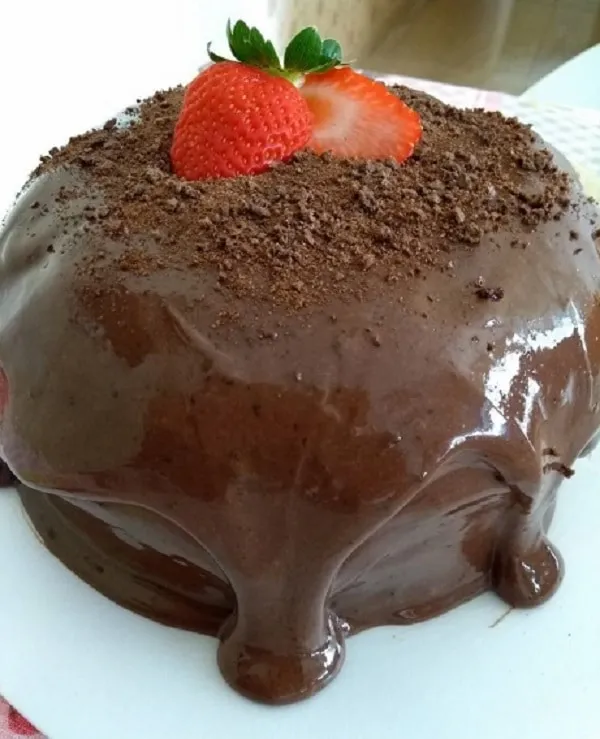 Cobertura de Chocolate Cremosa – Feita com 2 Ingredientes