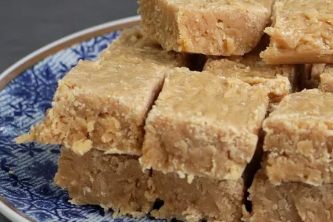 Cocada caseira de leite condensado é fácil e muito rápida us