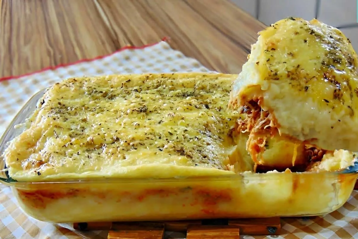 Coloque esse delicioso escondidinho de frango no seu cardápi