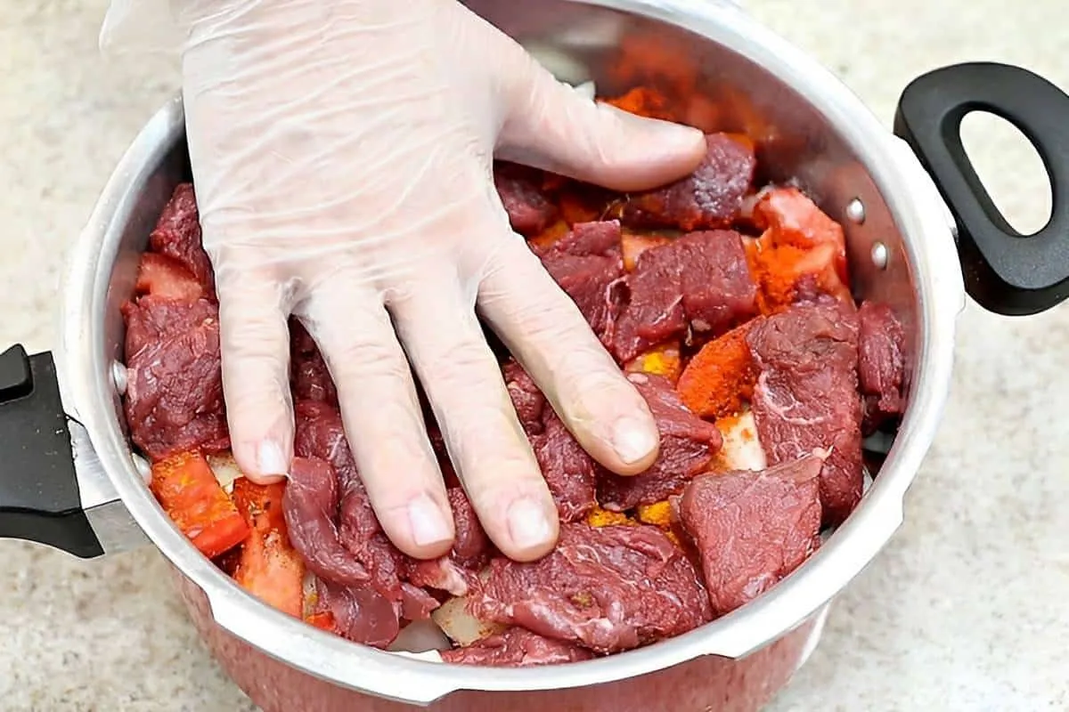 Coloquei tudo na panela e em poucos minutos uma carne de pan