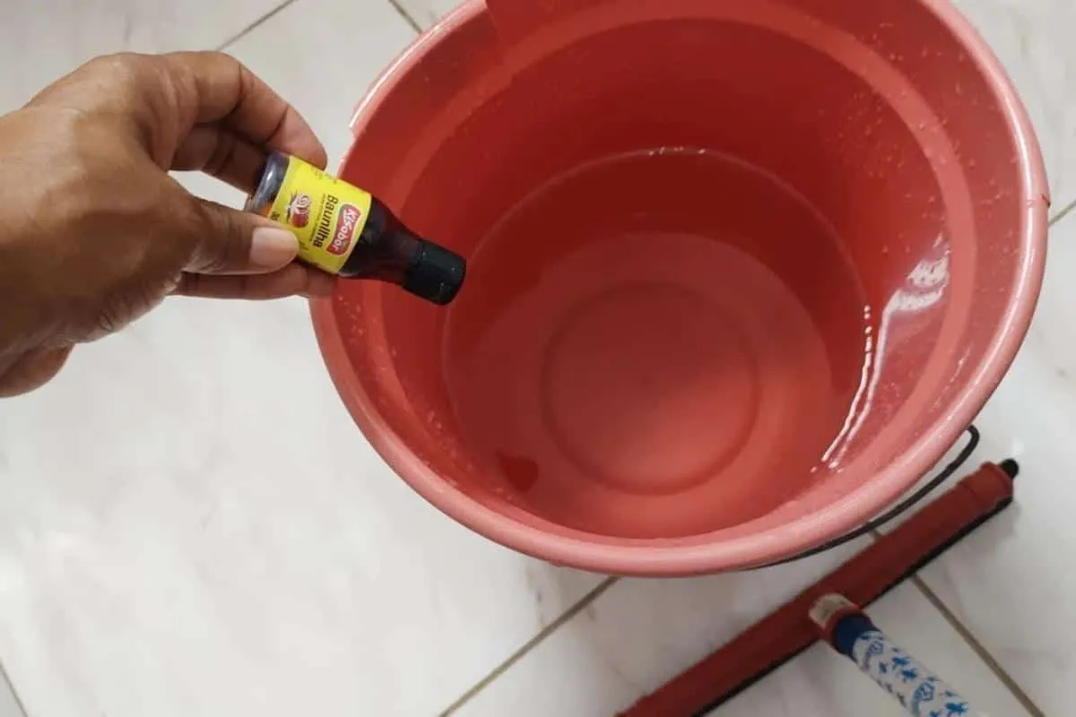 Como deixar o piso limpo e cheiroso: um segredo que nunca te