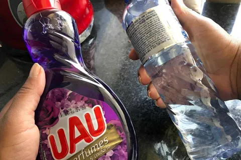 Como desencardir piso usando apenas 4 ingredientes que você 