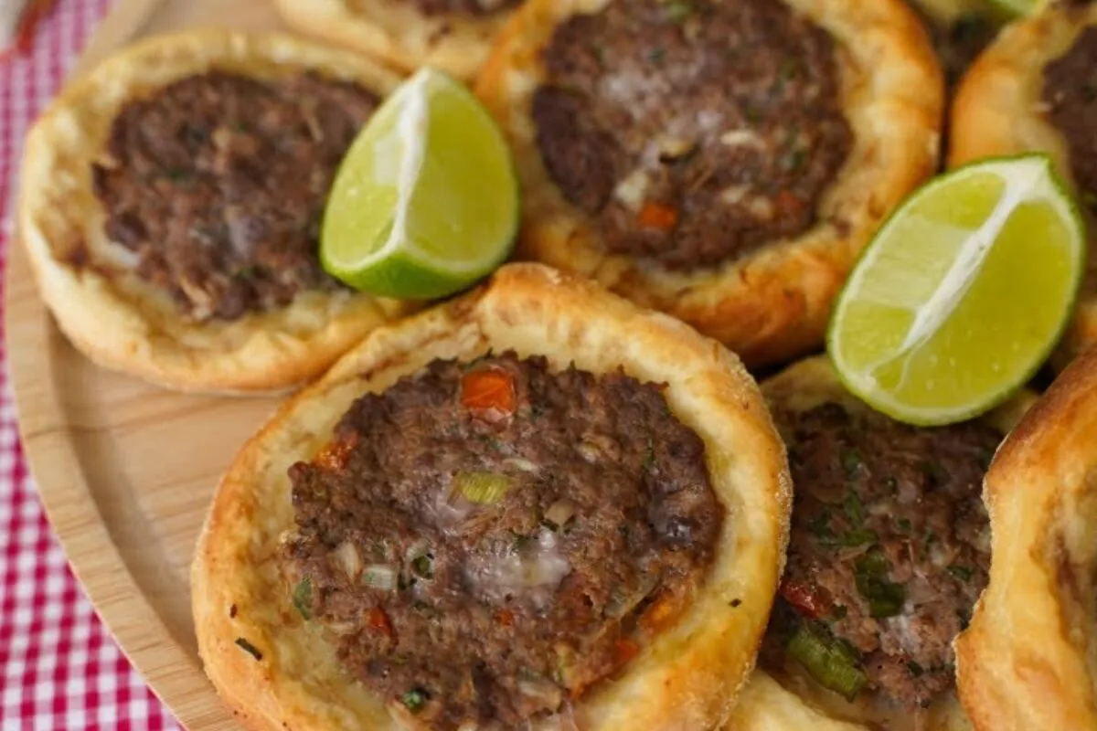 Como fazer esfiha aberta igual à de pizzaria, com massa fofi