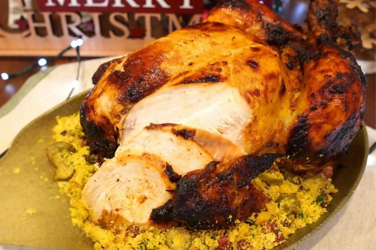 Como fazer frango assado com recheio para servir na ceia de