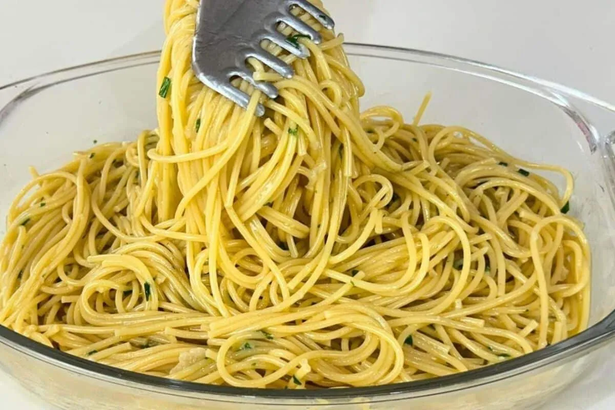 Como fazer o melhor macarrão ao alho e óleo da internet, que