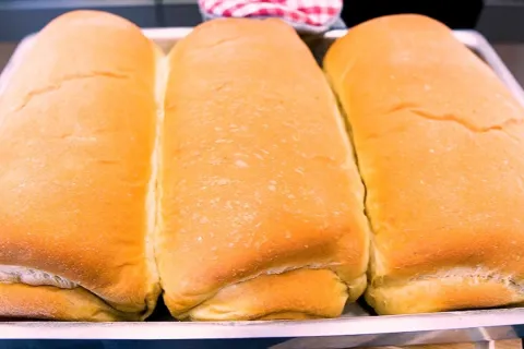 Como fazer pão caseiro sem ovo que fica fofinho e mais que p