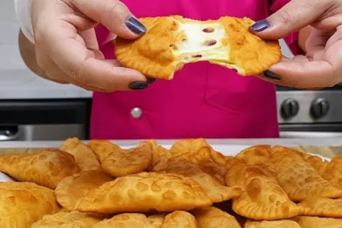 Como fazer pastel com 3 ingredientes que fica muito gostoso 