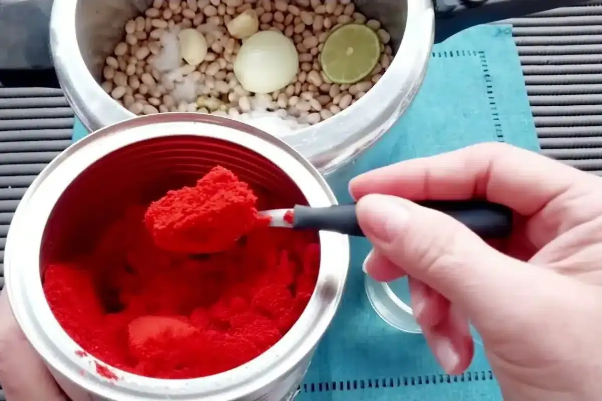 Como fazer um feijão saboroso e com caldo grosso igual feito