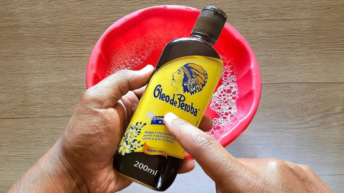 Como fazer um limpa piso caseiro que dá jeito em chão encard