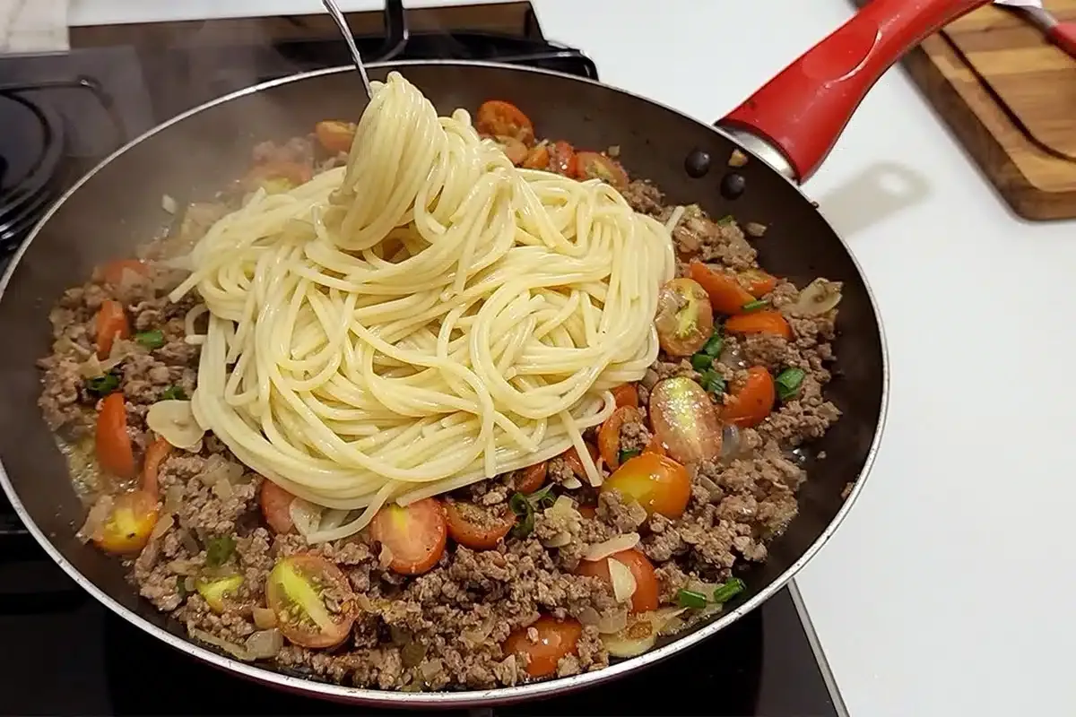Como fazer um macarrão na manteiga delicioso que fica soltin