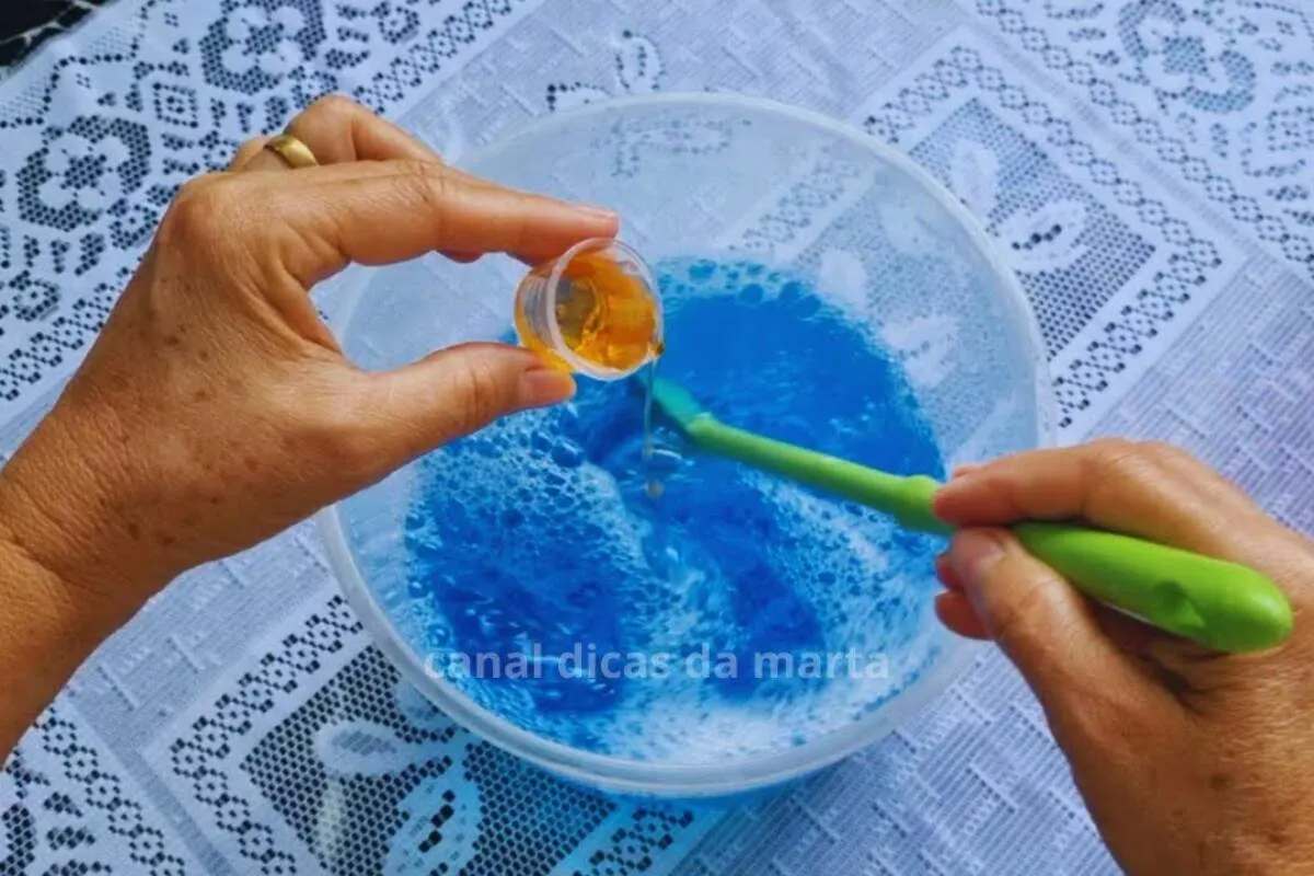 Como fazer um multiuso para limpeza geral fácil e econômico